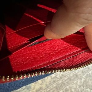 Red gucci soho wallet. Good used condition. Normal wear missing tassel